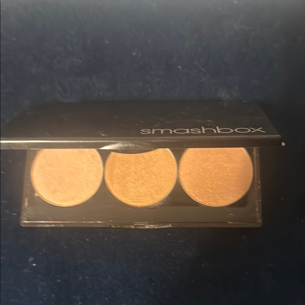 Smashbox Gold Blush Palette spotlight palette ILLUMINATRICE
